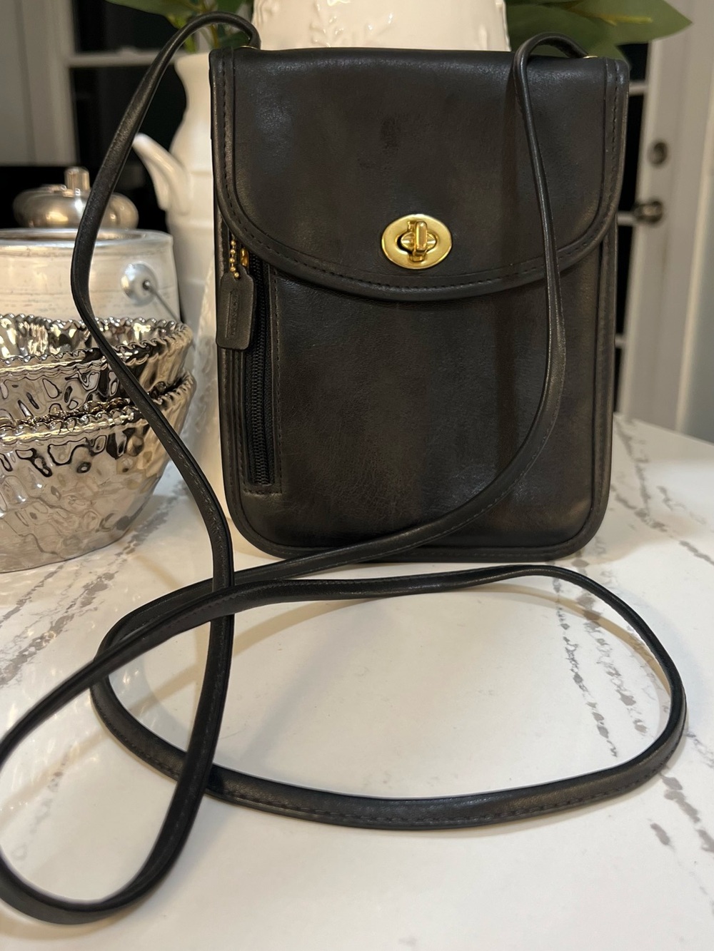 Coach Vintage Black Leather Crossbody Bag Turnlock Flap Small Organizer # 6908